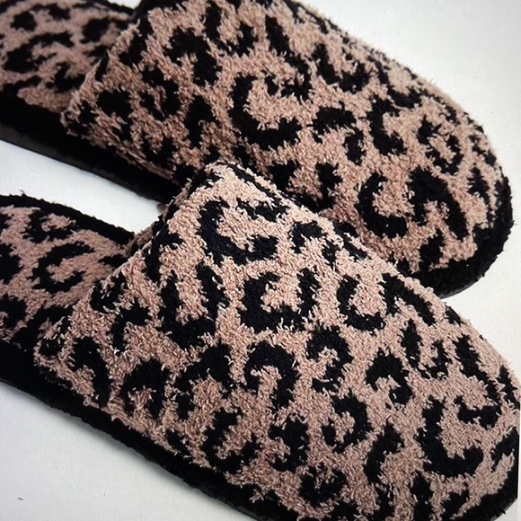 Last pair 🎈🎈🎈Coffee Black leopard print slippers - Picture 5 of 5